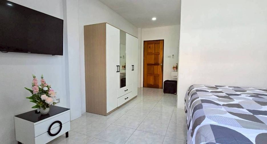 For rent 4 bedrooms townhouse in Pratumnak, Pattaya
