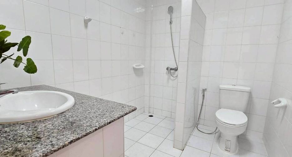 For rent 4 bedrooms townhouse in Pratumnak, Pattaya