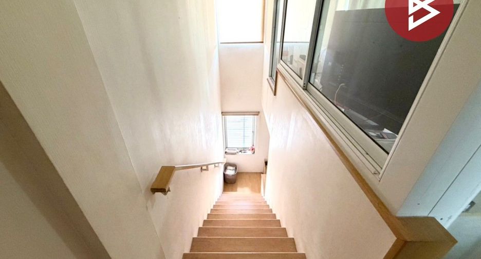 Casa adosada en venta de 3 habitaciones en Bang Phli, Samut Prakan
