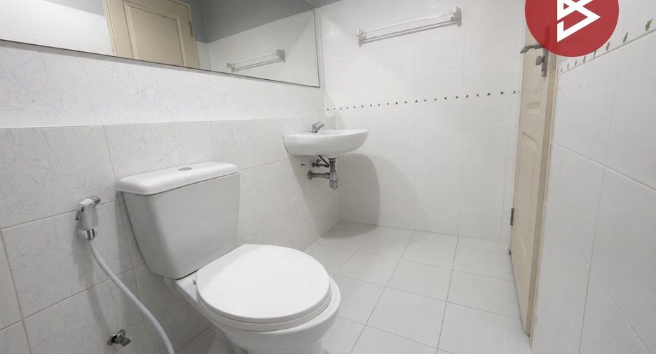 Casa adosada en venta de 3 habitaciones en Bang Phli, Samut Prakan
