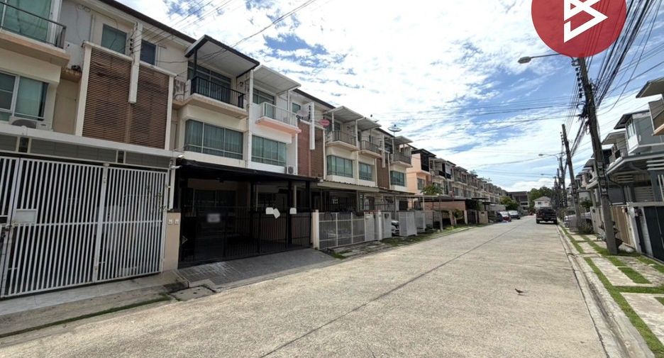 Casa adosada en venta de 3 habitaciones en Bang Phli, Samut Prakan
