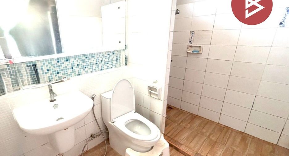 Casa adosada en venta de 3 habitaciones en Bang Phli, Samut Prakan