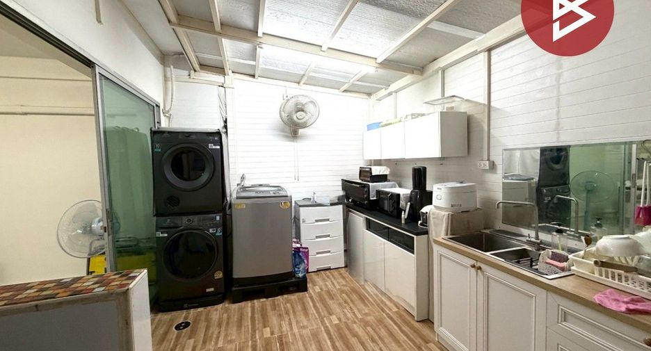 Casa adosada en venta de 3 habitaciones en Bang Phli, Samut Prakan