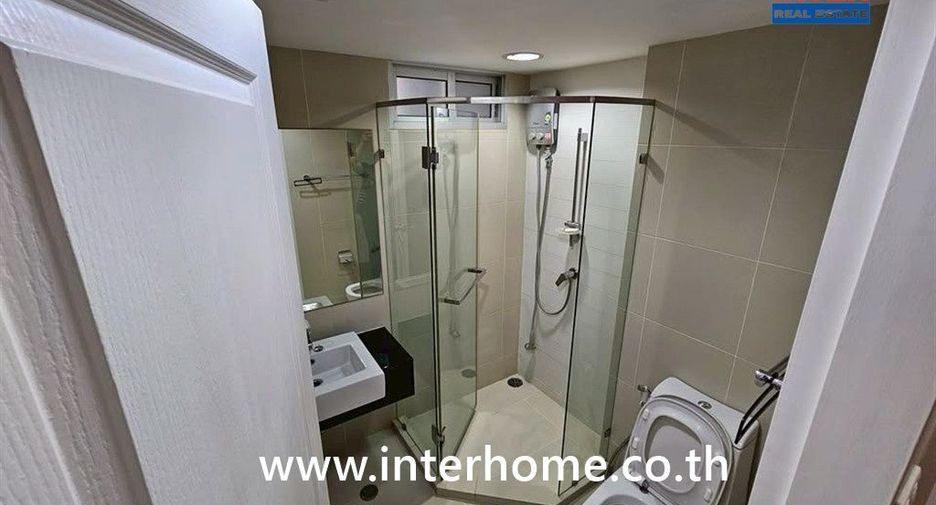 For sale 2 bedrooms condo in Huai Khwang, Bangkok