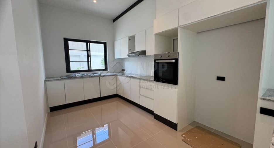 For sale 4 bedrooms house in Hua Hin, Prachuap Khiri Khan
