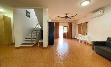 À louer et à vendre 4 chambres villa à East Pattaya, Pattaya