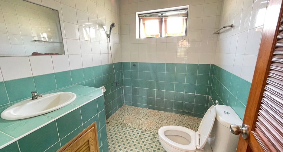 À louer et à vendre 4 chambres villa à East Pattaya, Pattaya