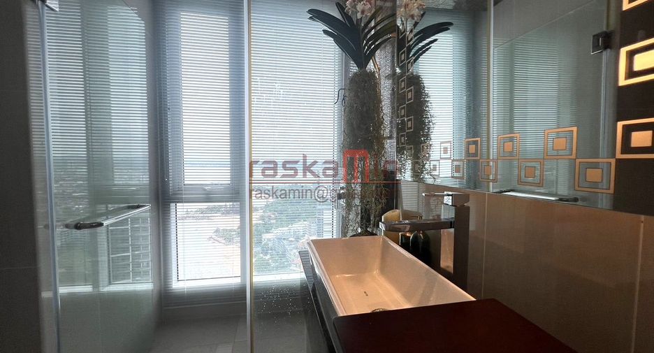 For rent 2 bedrooms condo in North Pattaya, Pattaya