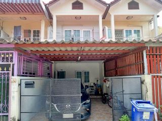 For sale 2 bedrooms townhouse in Mueang Samut Prakan, Samut Prakan