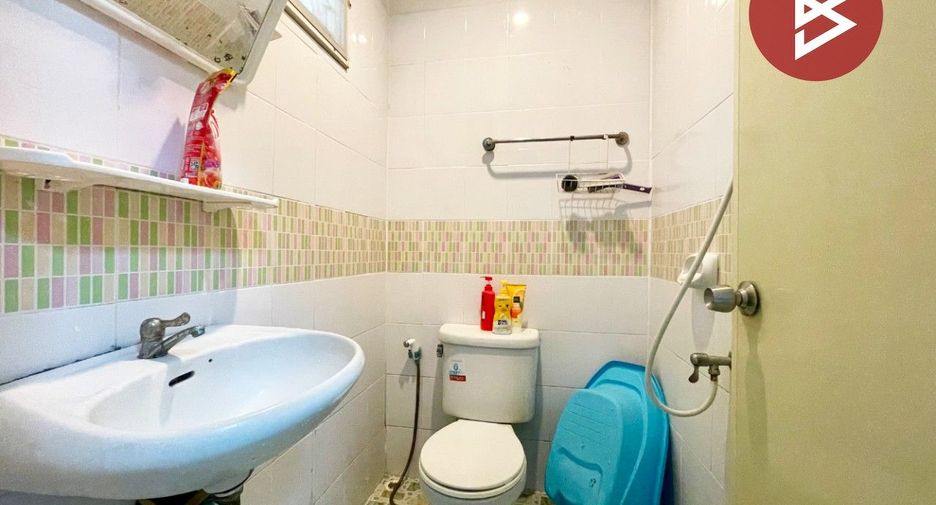 For sale 2 bedrooms townhouse in Mueang Samut Prakan, Samut Prakan