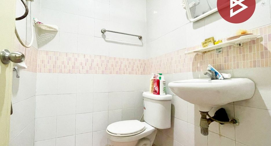 For sale 2 bedrooms townhouse in Mueang Samut Prakan, Samut Prakan