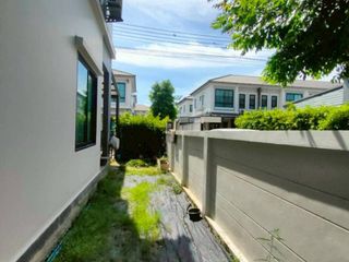 For sale 4 bedrooms townhouse in Bang Pakong, Chachoengsao