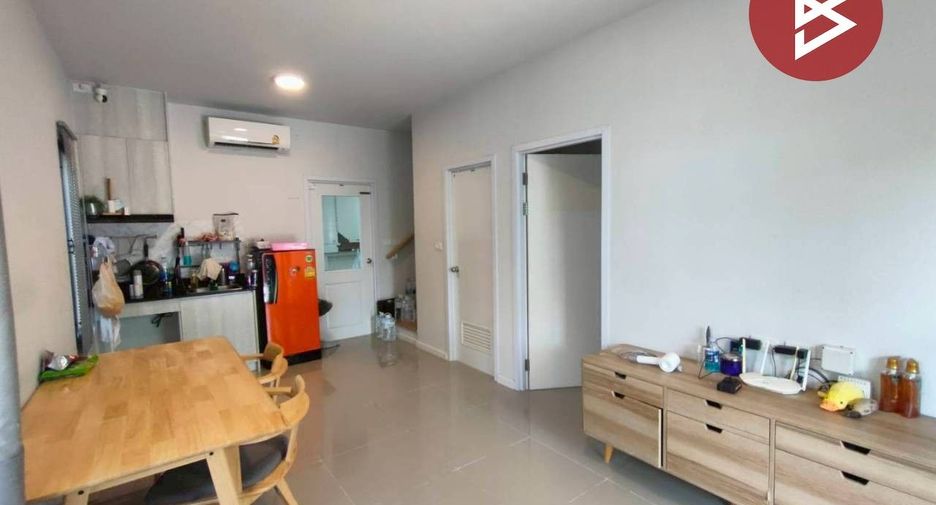 For sale 4 bedrooms townhouse in Bang Pakong, Chachoengsao