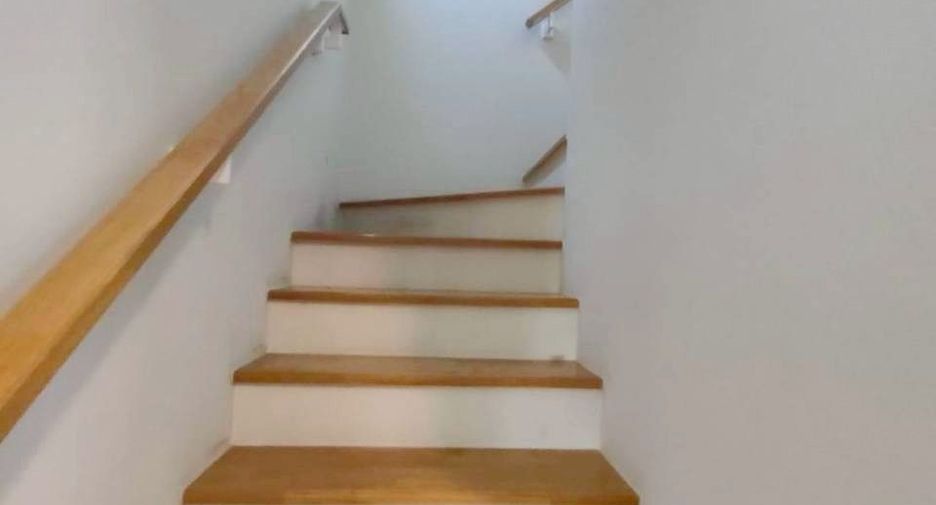 For sale 4 bedrooms townhouse in Bang Pakong, Chachoengsao