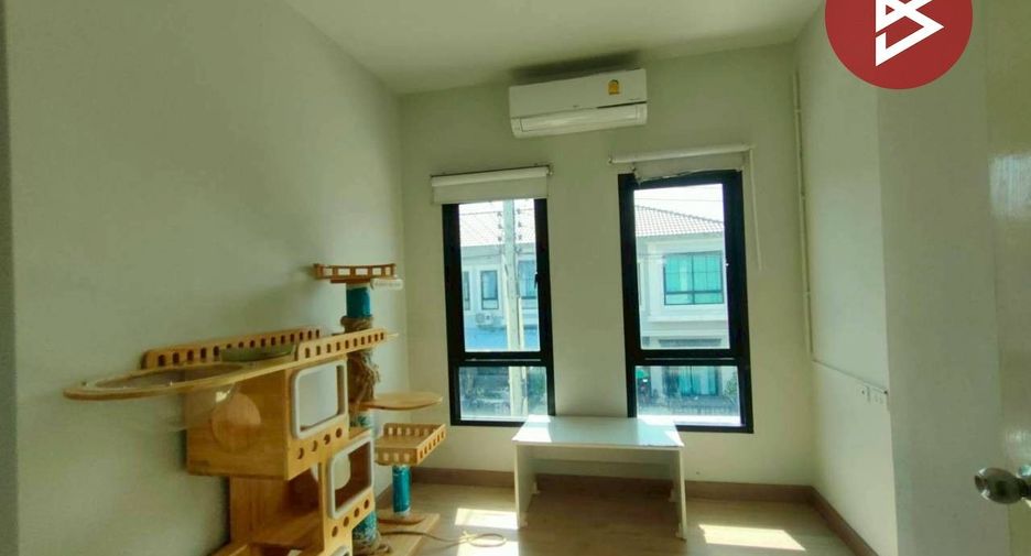 For sale 4 bedrooms townhouse in Bang Pakong, Chachoengsao