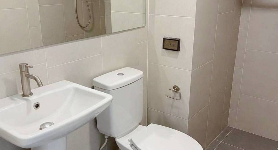For sale 4 bedrooms townhouse in Bang Pakong, Chachoengsao