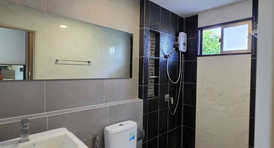 For rent 4 bedrooms house in East Pattaya, Pattaya