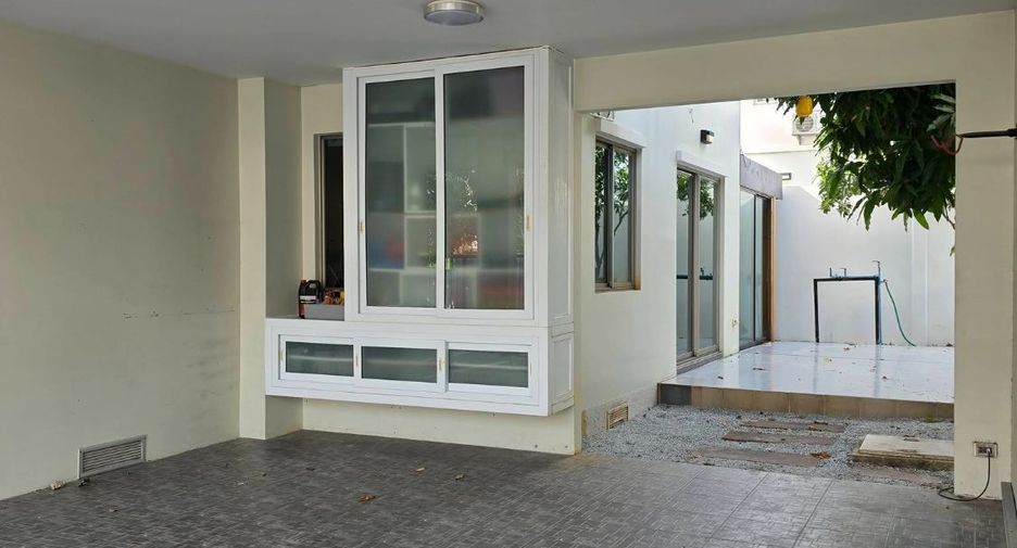 For rent 4 bedrooms house in East Pattaya, Pattaya