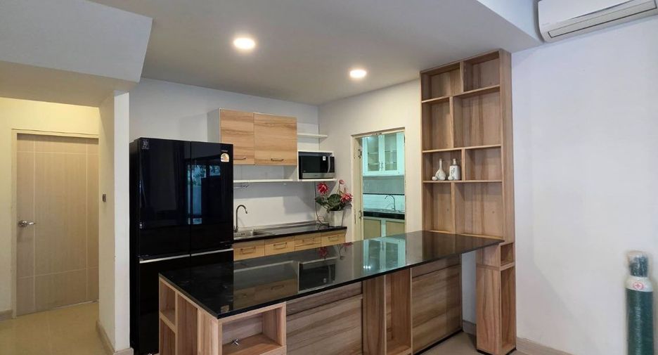 For rent 4 bedrooms house in East Pattaya, Pattaya