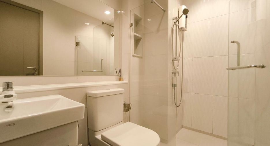 For rent 2 bedrooms condo in Huai Khwang, Bangkok
