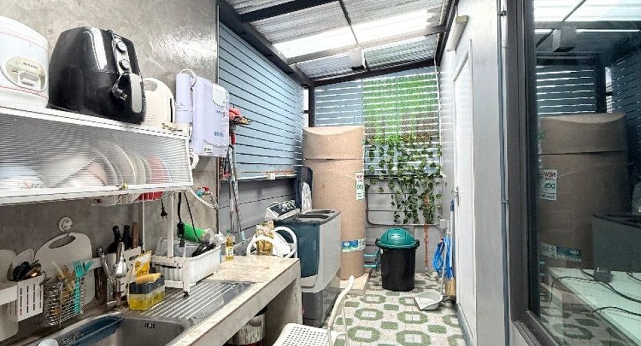 For sale 3 bedrooms townhouse in Bang Phli, Samut Prakan
