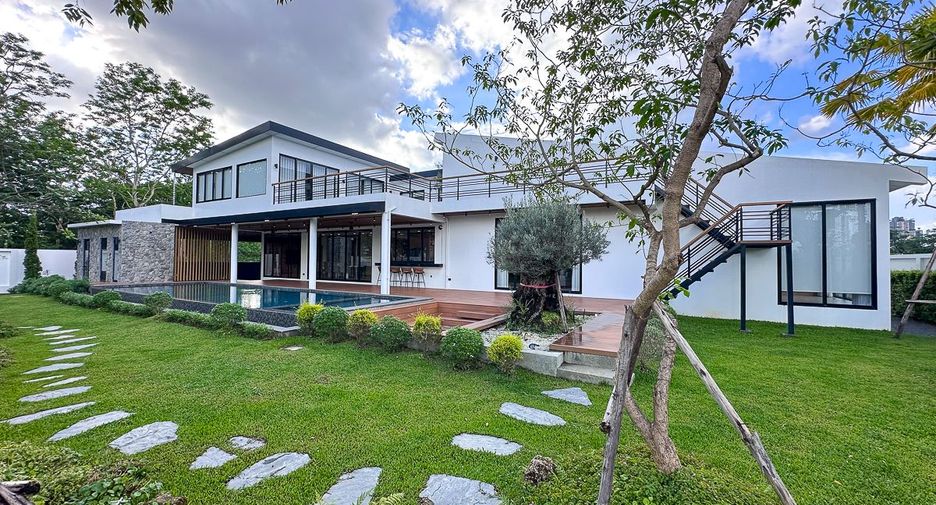 Villa zum Kauf mit 5 Zimmer in Mueang Chiang Mai, Chiang Mai