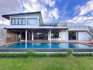 Villa zum Kauf mit 5 Zimmer in Mueang Chiang Mai, Chiang Mai
