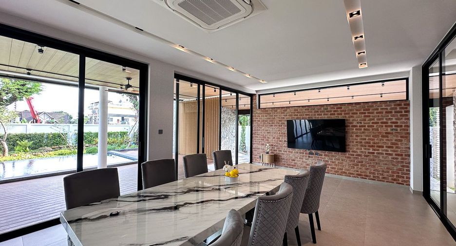 Villa zum Kauf mit 5 Zimmer in Mueang Chiang Mai, Chiang Mai