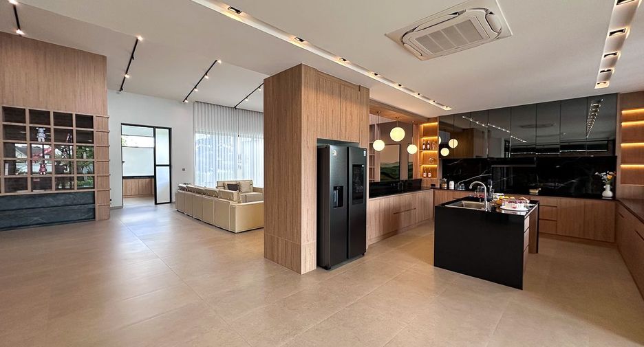 Villa zum Kauf mit 5 Zimmer in Mueang Chiang Mai, Chiang Mai