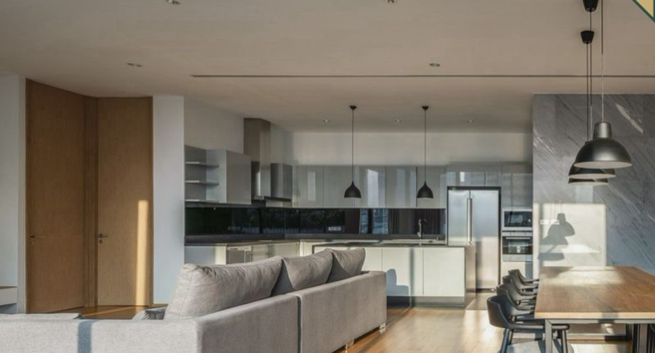 For rent 4 bedrooms condo in Khlong Toei, Bangkok