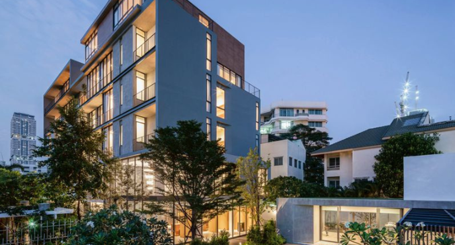 For rent 4 bedrooms condo in Khlong Toei, Bangkok