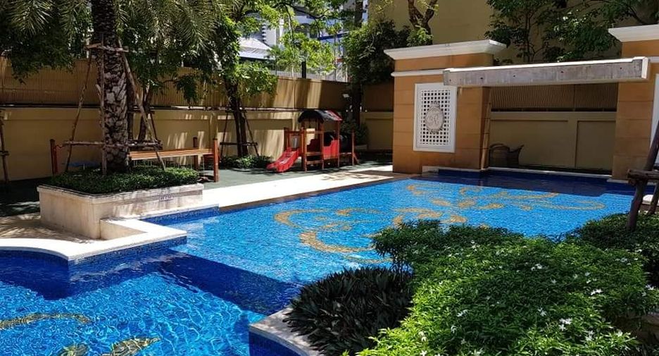 For rent 4 bedrooms condo in Watthana, Bangkok