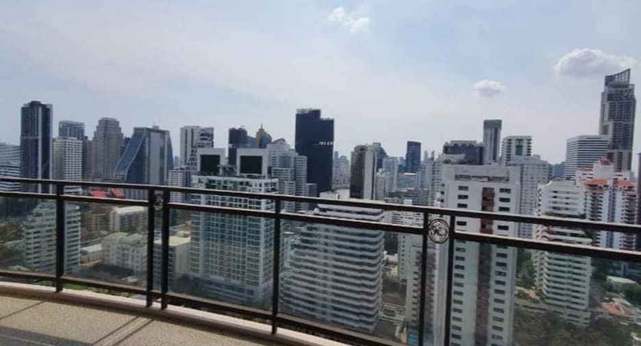 For rent 4 bedrooms condo in Watthana, Bangkok
