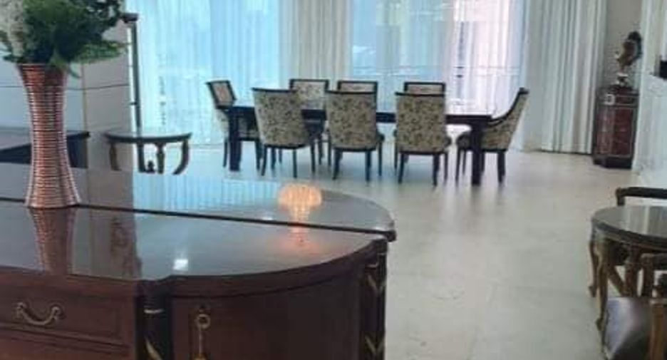 For rent 4 bedrooms condo in Watthana, Bangkok