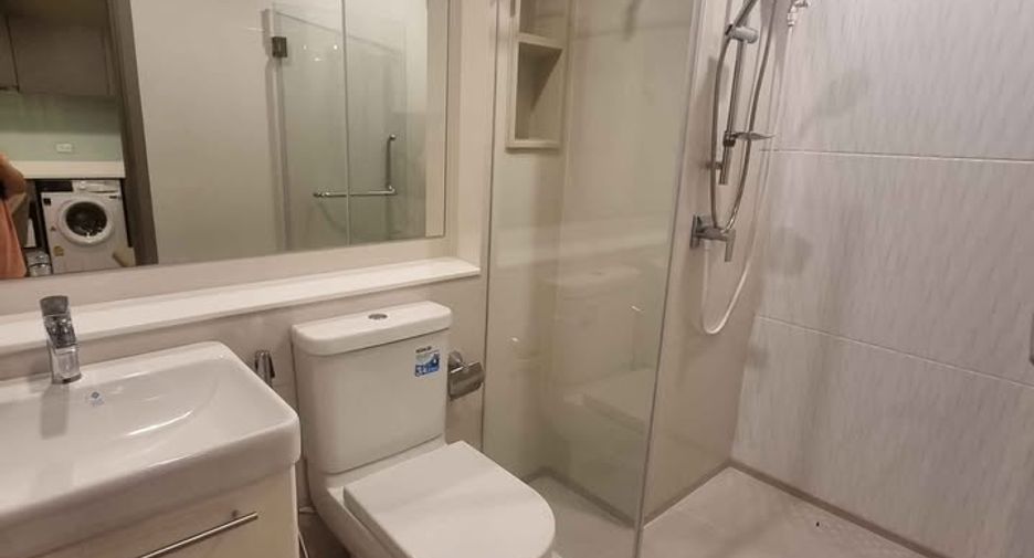 For rent 2 bedrooms condo in Huai Khwang, Bangkok