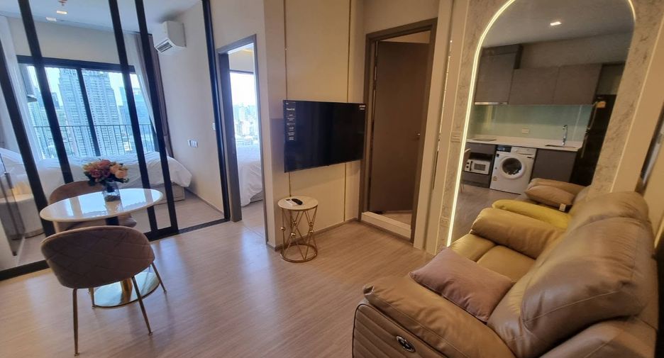 For rent 2 bedrooms condo in Huai Khwang, Bangkok