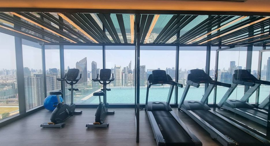 For rent 2 bedrooms condo in Huai Khwang, Bangkok