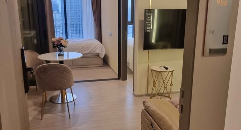 For rent 2 bedrooms condo in Huai Khwang, Bangkok