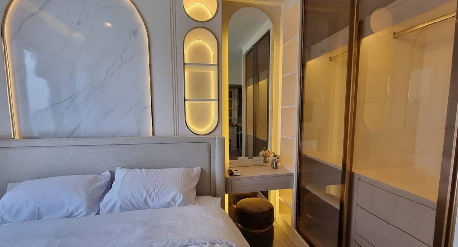 For rent 2 bedrooms condo in Huai Khwang, Bangkok