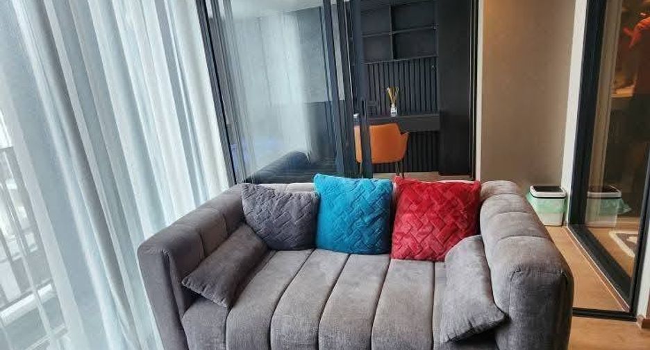 À louer 2 chambres condo à Huai Khwang, Bangkok