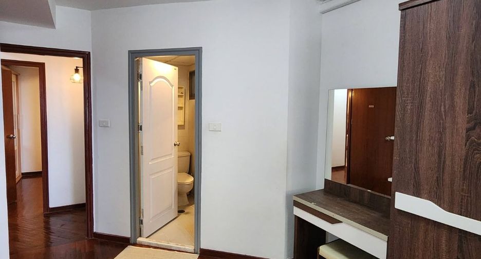 For rent 2 ベッドルーム condo in Yan Nawa, Bangkok