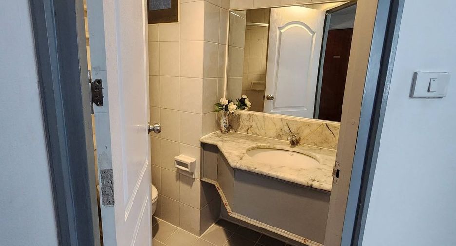 For rent 2 ベッドルーム condo in Yan Nawa, Bangkok