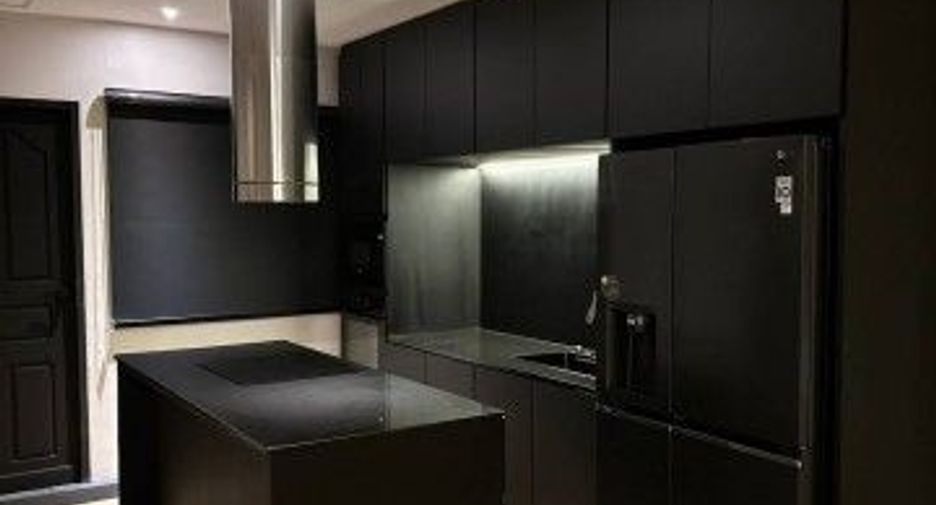 For sale 4 bedrooms house in Mueang Chiang Mai, Chiang Mai
