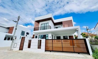 For sale 4 bedrooms house in Mueang Chiang Mai, Chiang Mai