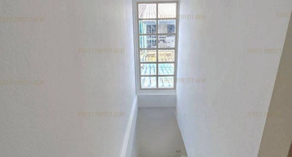 Reihenhaus zum Kauf mit 4 Zimmer in Bang Bua Thong, Nonthaburi