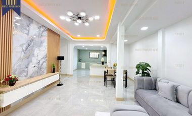 Reihenhaus zum Kauf mit 3 Zimmer in Nong Chok, Bangkok