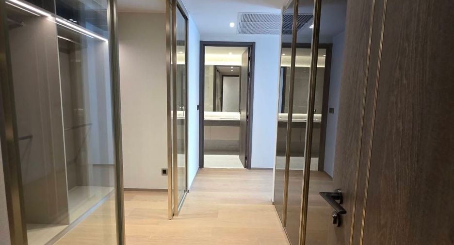 For rent 2 bedrooms condo in Pathum Wan, Bangkok
