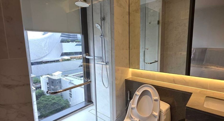 For rent 2 bedrooms condo in Pathum Wan, Bangkok
