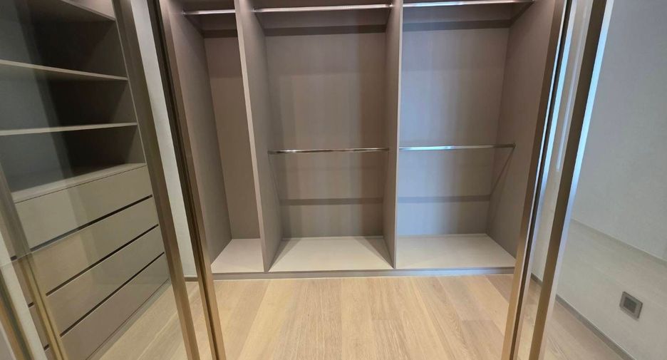 For rent 2 bedrooms condo in Pathum Wan, Bangkok