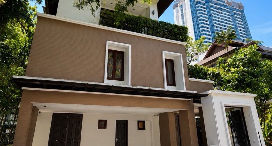 À louer 4 chambres maison à Khlong Toei, Bangkok